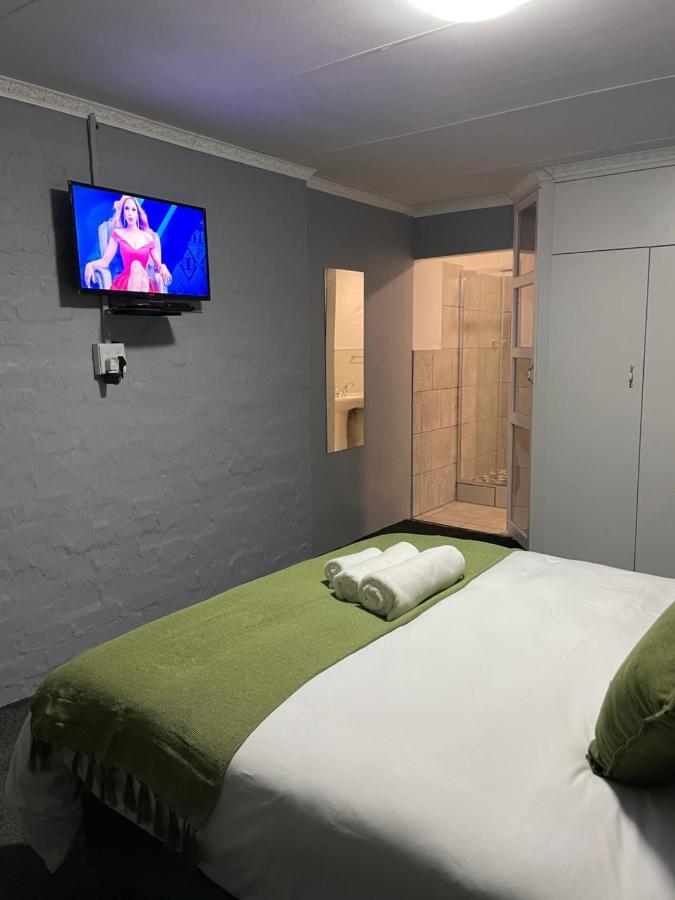 Host Hub Guest House Kempton Park Buitenkant foto