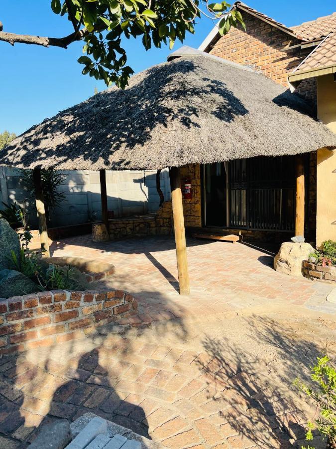 Host Hub Guest House Kempton Park Buitenkant foto