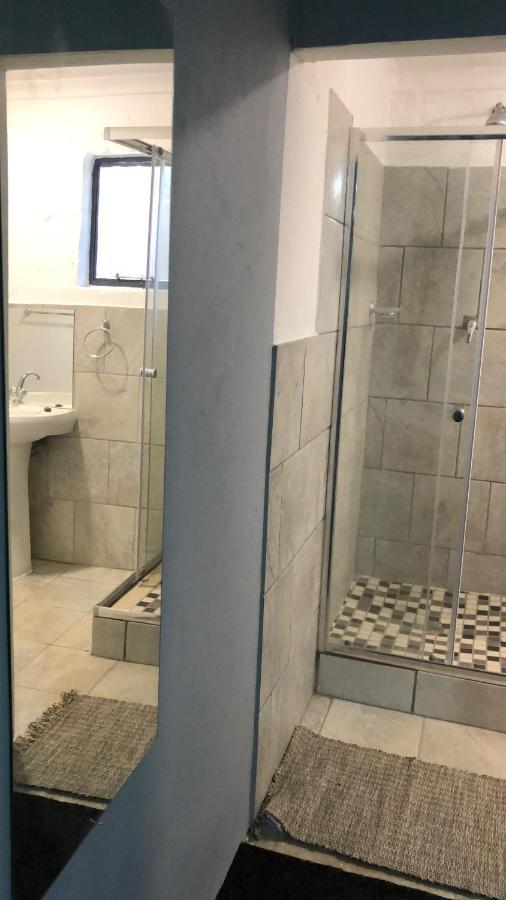 Host Hub Guest House Kempton Park Buitenkant foto