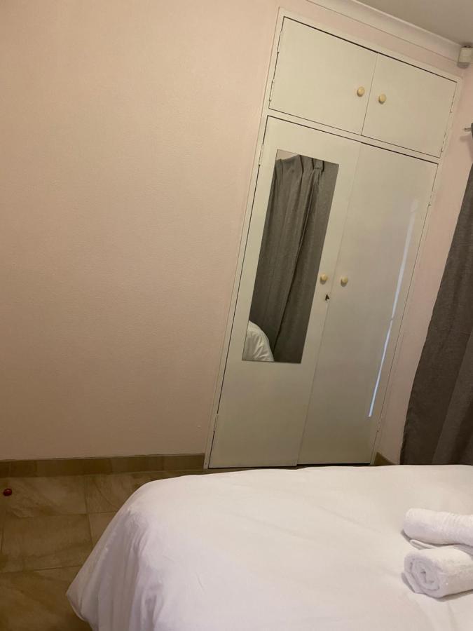 Host Hub Guest House Kempton Park Buitenkant foto