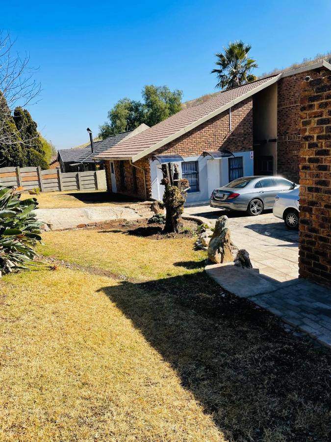 Host Hub Guest House Kempton Park Buitenkant foto