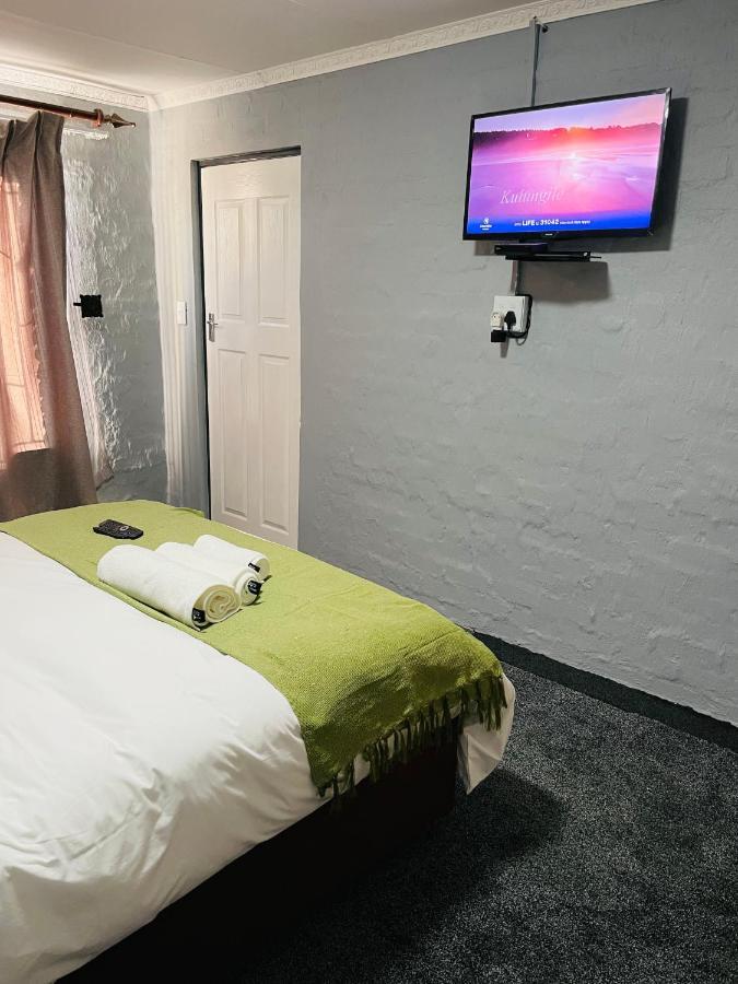 Host Hub Guest House Kempton Park Buitenkant foto