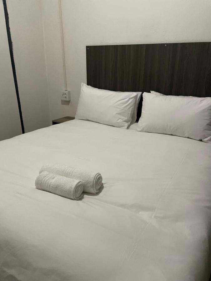 Host Hub Guest House Kempton Park Buitenkant foto