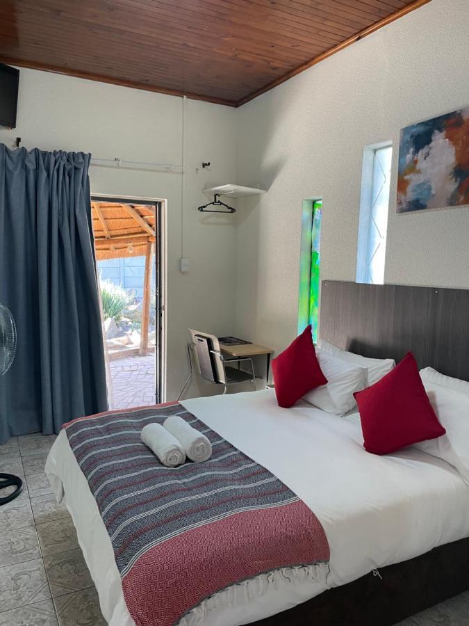 Host Hub Guest House Kempton Park Buitenkant foto