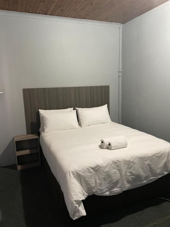 Host Hub Guest House Kempton Park Buitenkant foto