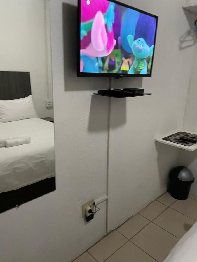 Host Hub Guest House Kempton Park Buitenkant foto