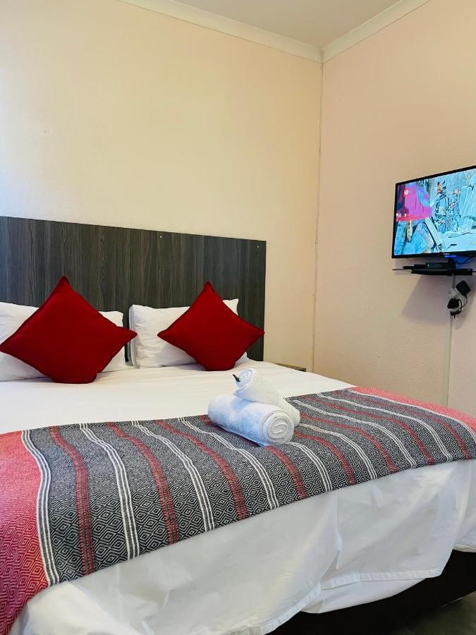 Host Hub Guest House Kempton Park Buitenkant foto