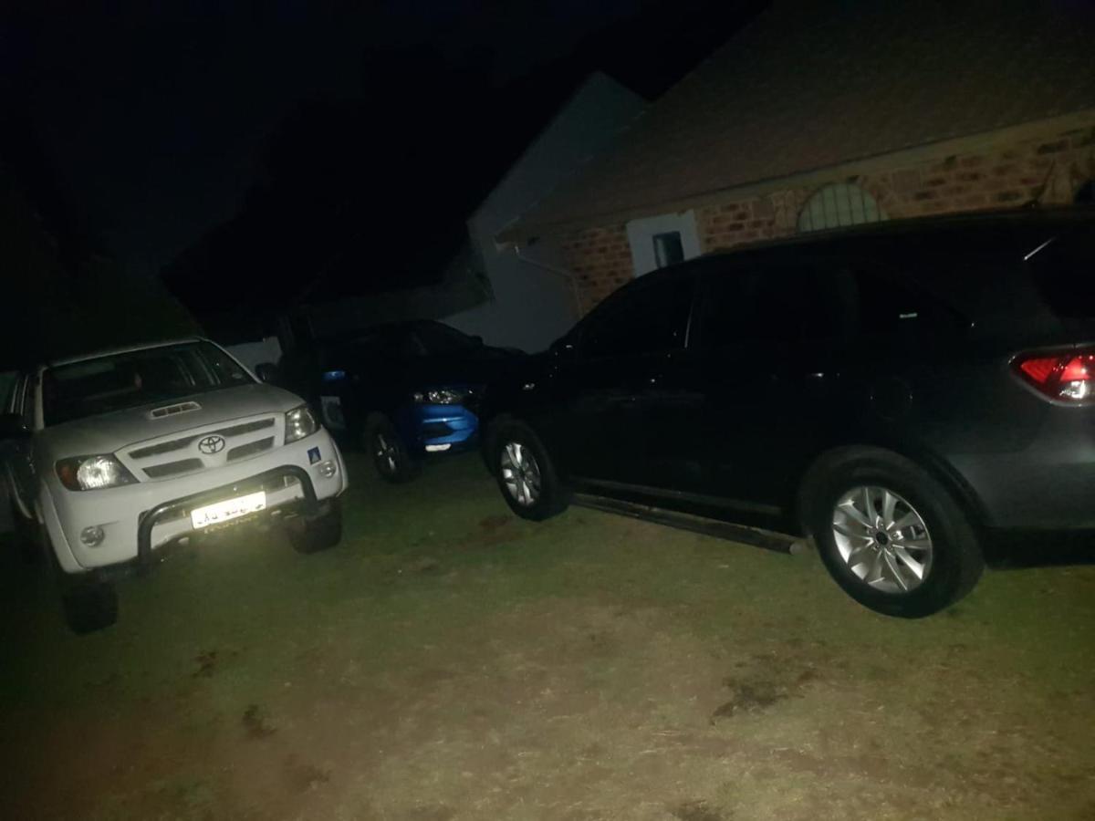 Host Hub Guest House Kempton Park Buitenkant foto