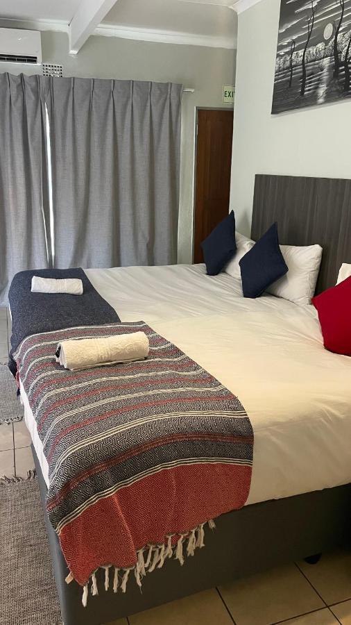 Host Hub Guest House Kempton Park Buitenkant foto