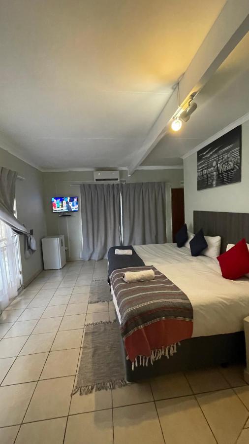 Host Hub Guest House Kempton Park Buitenkant foto