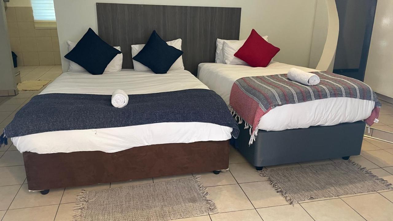 Host Hub Guest House Kempton Park Buitenkant foto