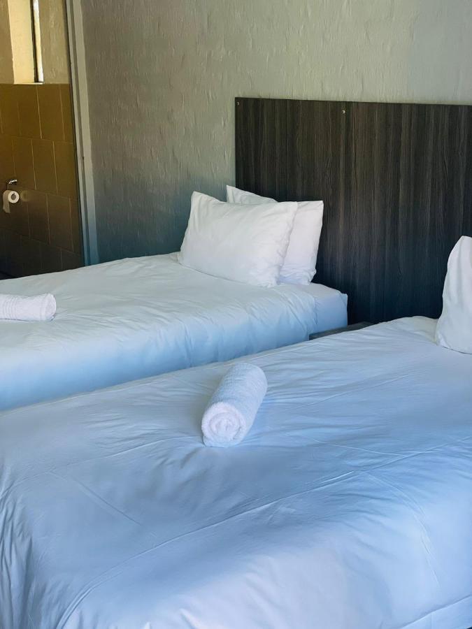 Host Hub Guest House Kempton Park Buitenkant foto
